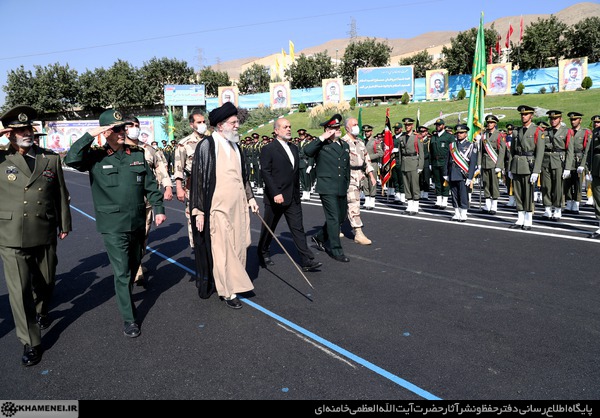 تصاویری از حضور رهبر انقلاب در دانشگاه افسری امام حسن (ع) 2