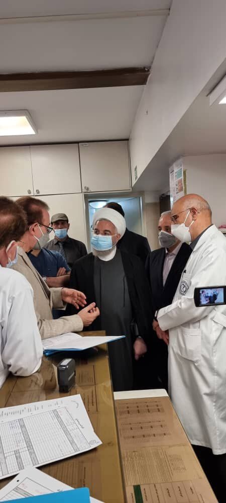 عیادت روحانی از نوبخت در بخش مراقبتهای ویژه بیمارستان + عکس ها