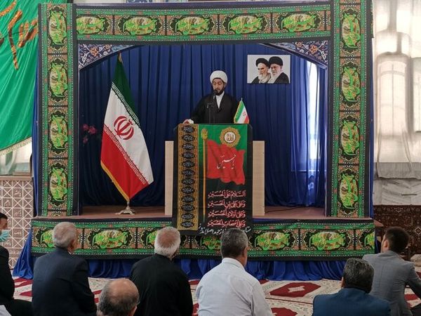 خطیب جمعه اصلاندوز: تعلل آمریکا در مذاکره با ایران نشان از درماندگی غرب است