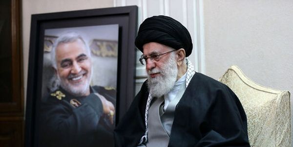 قرائت خطبه عقد توسط رهبر انقلاب برای فرزندان دو شهید با حضور شهید سلیمانی + فیلم