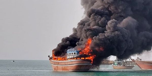 جزییات آتش گرفتن یک لنج در بندر سیریک