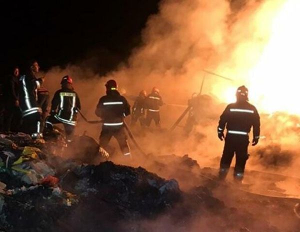 جزئیات آتش سوزی گسترده در شهرک فرش آران و بیدگل