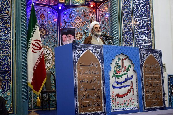 امام جمعه رشت: تخریب قدرت فضایی ایران در راستای القای ناکارآمدی نظام است