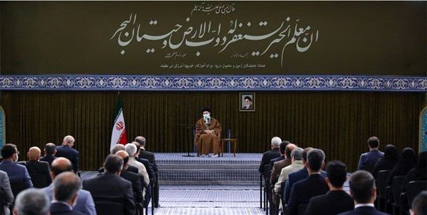 دیدار جمعی از معلمان و فرهنگیان با رهبر انقلاب