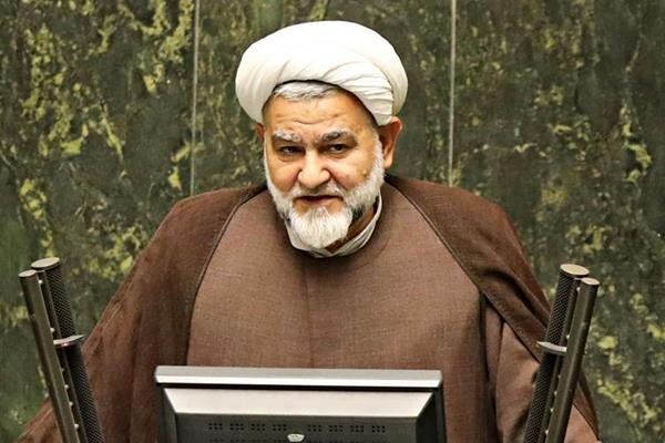 حمله تند نماینده مجلس به ضرغامی / خود را چهره انقلابی معرفی نکنید
