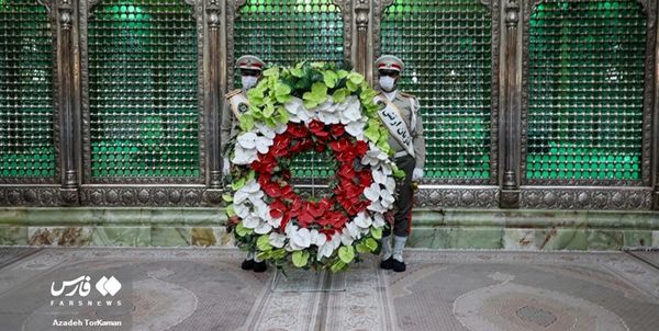 اداری احترام رئیس جمهور ونزوئلا به مقام شامخ امام خمینی ره + فیلم