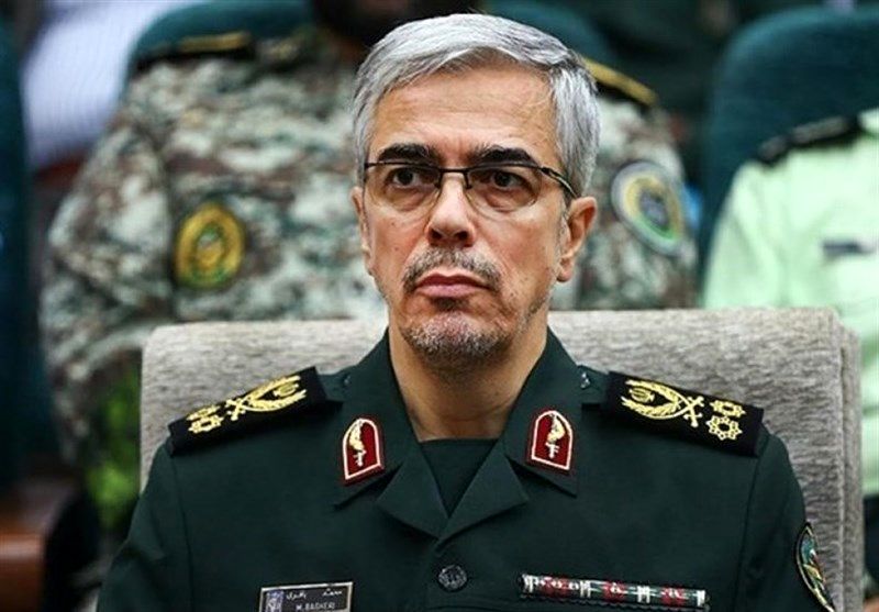 گفتگوی تلفنی سرلشکر باقری با وزیر دفاع جمهوری آذربایجان