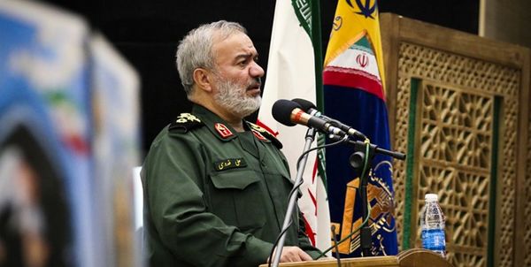 سردار فدوی: اگر بخواهیم با فرمول دشمن مشکل کشور را رفع کنیم ایران سربلند نمی‌شود