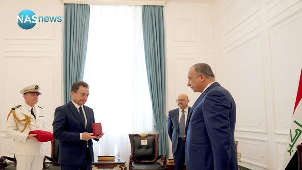 اهدای مدال افتخار فرانسه به مصطفی الکاظمی توسط ماکرون + عکس