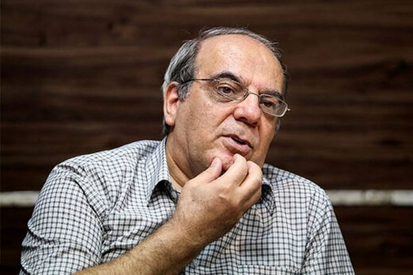 عباس عبدی به کیهان: به جای این توجیهات، پرچم سفید را به علامت تسلیم در برابر ملت بلند کنید