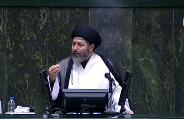 حمله تند نماینده اردبیل به علی دایی / در رفتار خود تجدید نظر کنید