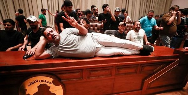 واکنش کنایه آمیز یک نماینده به درخواست انحلال پارلمان عراق