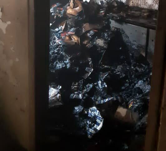 حادثه در جمهوری تهران / انبار کالا طعمه حریق شد